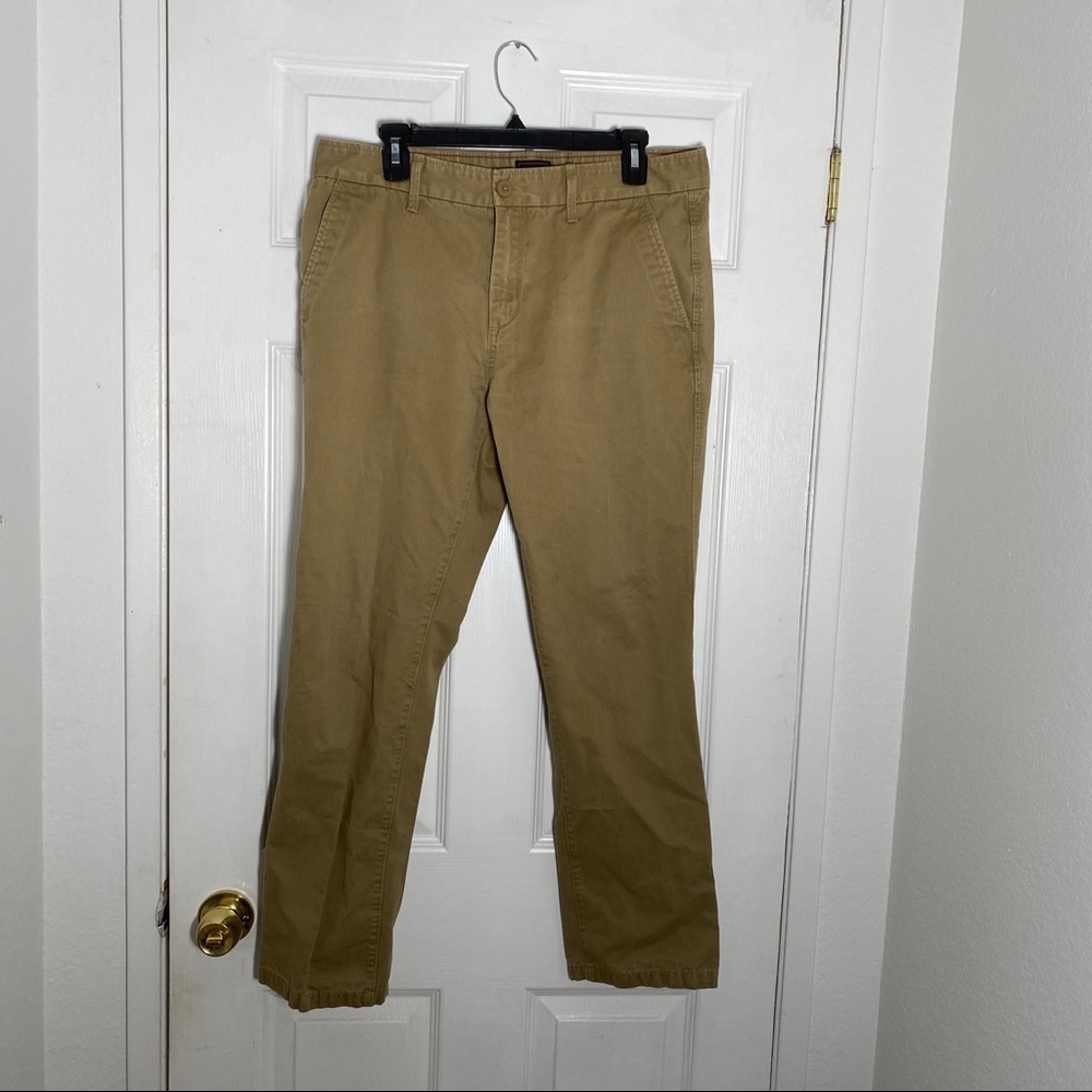 Gap Khakis straight 33x30